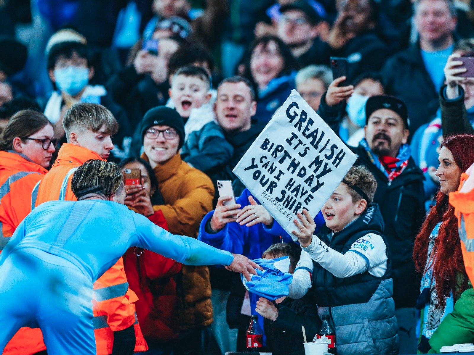 员类似地在 员类似地在